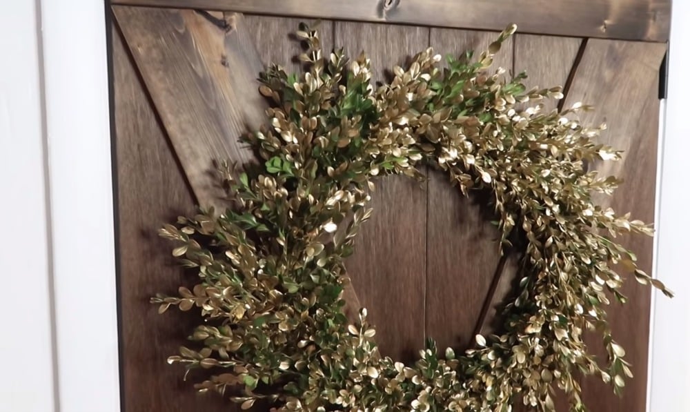Easy DIY Fresh Boxwood Wreath with Gold Accents — FREE Fall Decor!