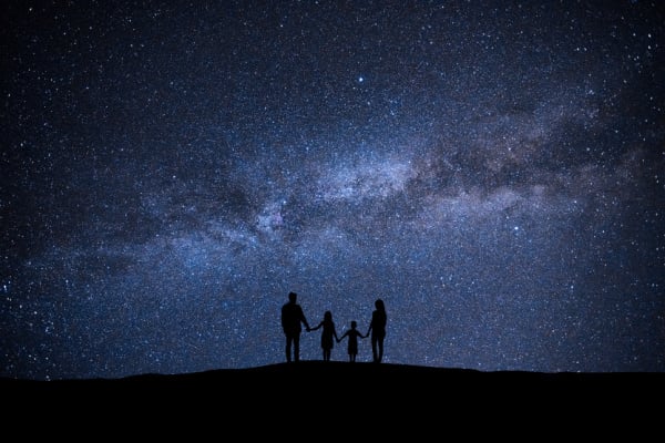Family Stargazing Tips + Apps for Finding Constellations