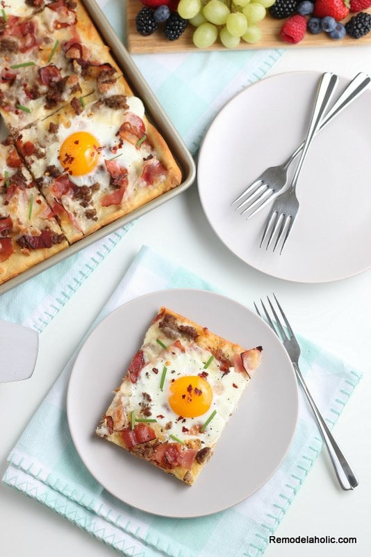 Fried Egg Breakfast Pizza With Bacon Recipe #remodelaholic