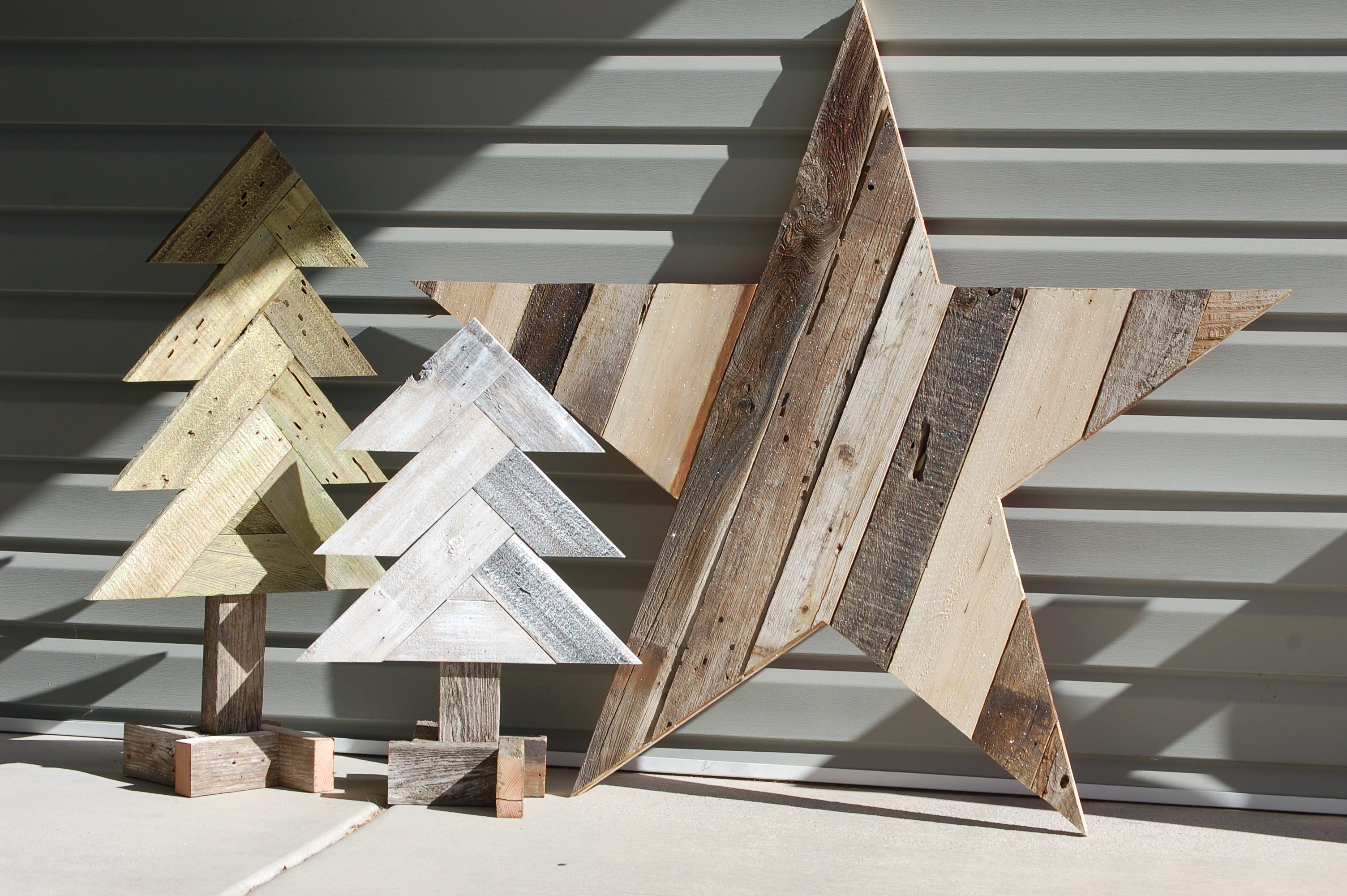 How to Build a Large Rustic Wood Star from Old Fence Boards