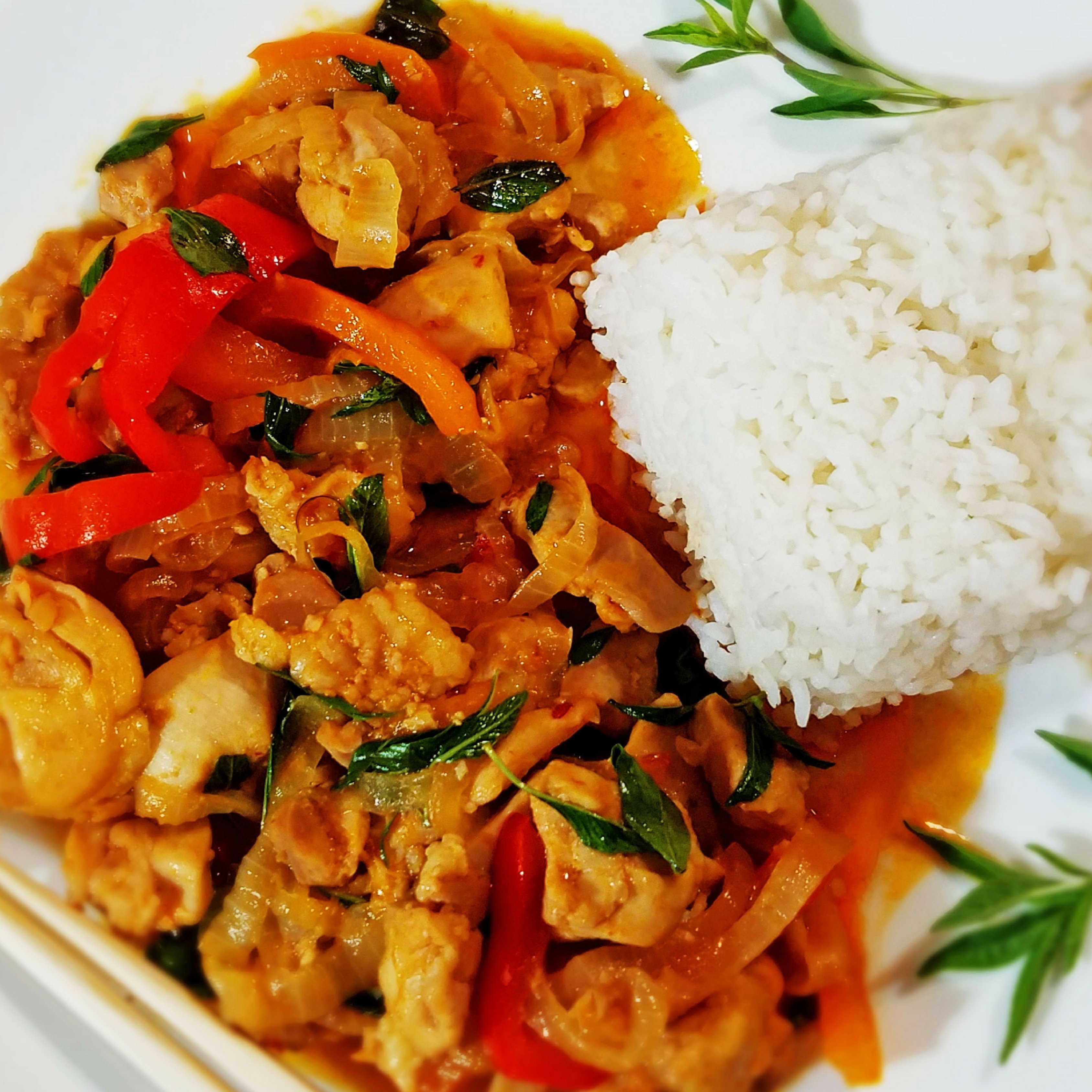 20 Minutes – One Pot Thai Basil Chicken